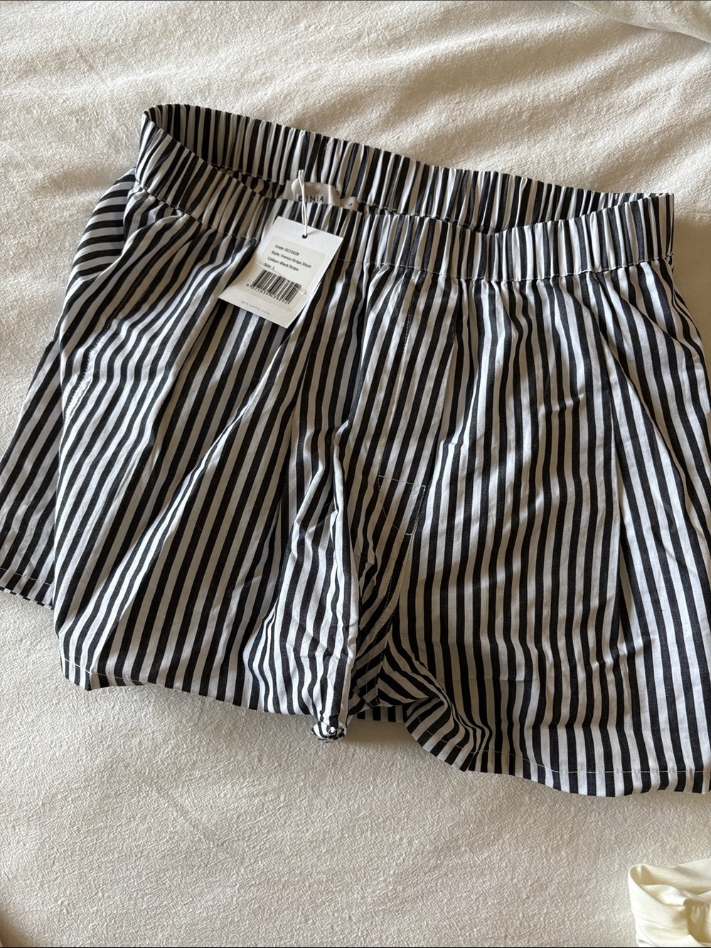 Ginia Black and White Striped Pull-On Shorts Large